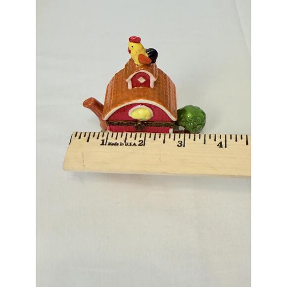 Red Barn Shape Ceramic Rooster Whimsical Farm Trinket Box Teapot - Picture 8 of 8